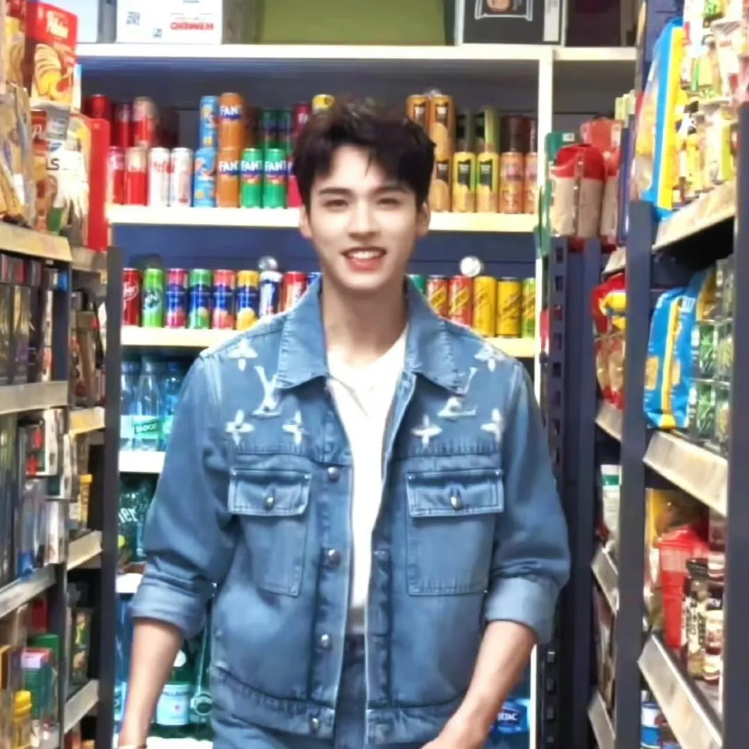 Louis Vuitton/Louis Vuitton washed ripped denim jacket